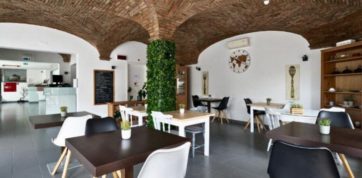 Apsistokite KR HOTELS - ALBUFEIRA LOUNGE viešbutyje už gerą kainą.
