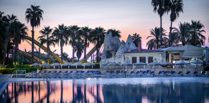Viešbutis ADORA HOTEL & RESORT įsikūręs Turkija. 