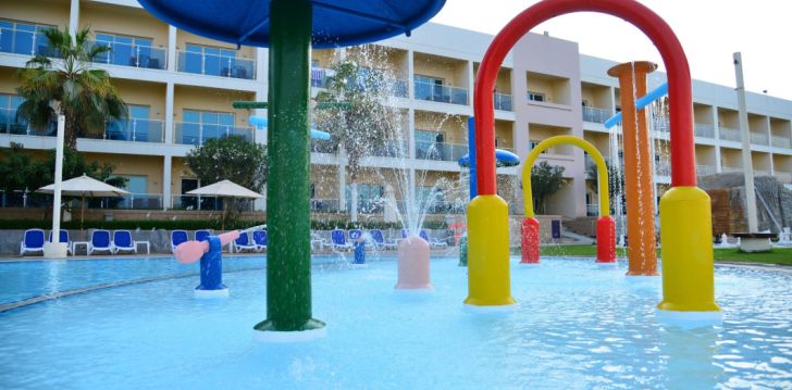Viešbutis RADISSON BLU FUJAIRAH RESORT įsikūręs JAE.