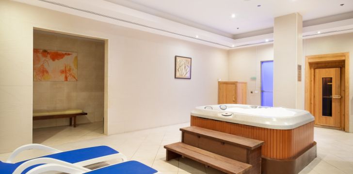 RADISSON BLU FUJAIRAH RESORT - klientų vertinamas, kaip geras kainos ir kokybės santykis. 