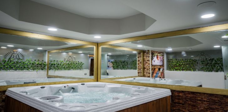 Apsistokite SUNRISE ALEX AVENUE HOTEL viešbutyje už gerą kainą. 