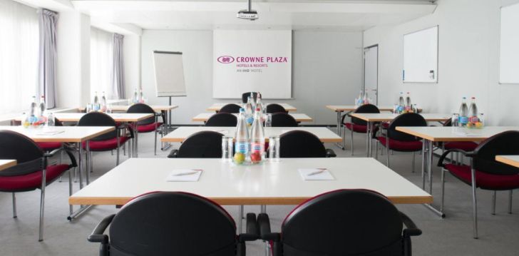 CROWNE PLAZA ZURICH - klientų vertinamas, kaip geras kainos ir kokybės santykis.