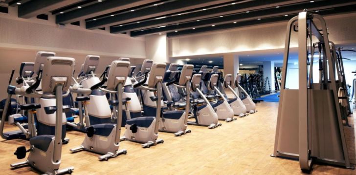 Viešbutis CROWNE PLAZA ZURICH įsikūręs Šveicarija.
