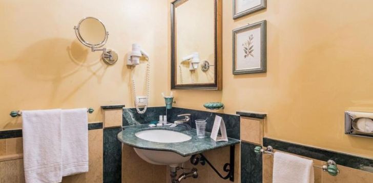 Jaukus viešbutis HOTEL VECCHIO BORGO, jūsų atostogoms