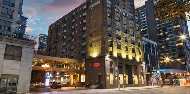 Apsistokite HAMPTON INN SUITES TORONTO DOWNTOWN ONTARIO CANADA viešbutyje už gerą kainą. 