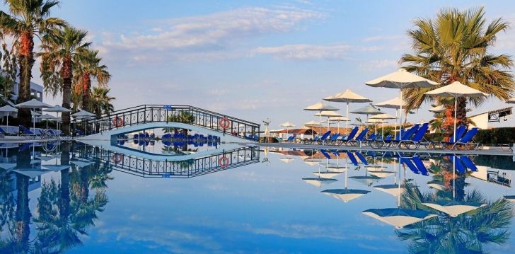 Tavęs laukia poilsis Graikija įsikūrusiame SANDY BEACH RESORT