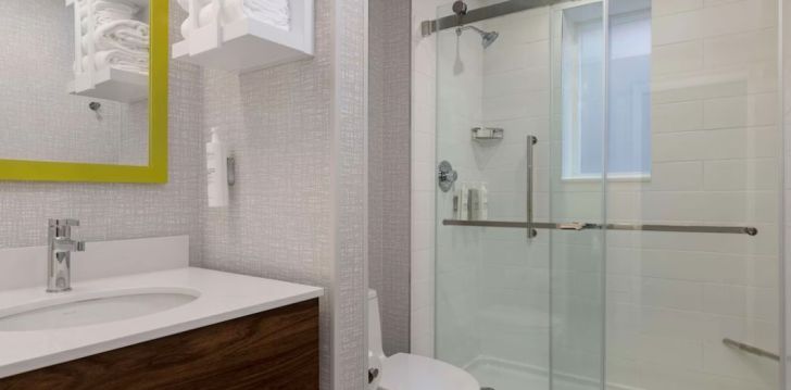 Rinkitės viešbutį HAMPTON INN SUITES TORONTO DOWNTOWN ONTARIO CANADA kelionei į Kanada