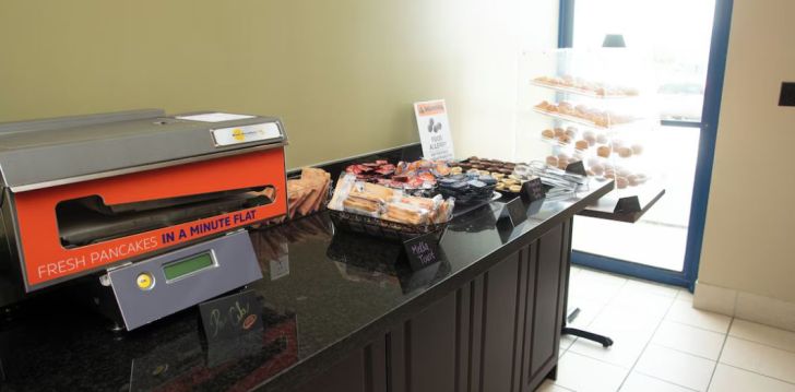 Rinkitės viešbutį SUPER 8 BY WYNDHAM MISSISSAUGA kelionei į Kanada
