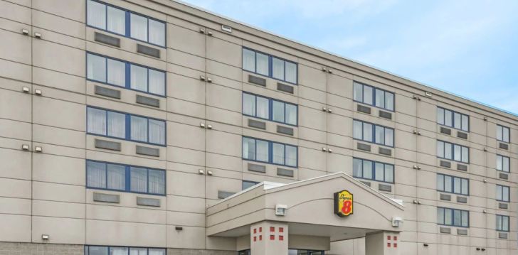 Apsistokite SUPER 8 BY WYNDHAM MISSISSAUGA viešbutyje už gerą kainą. 