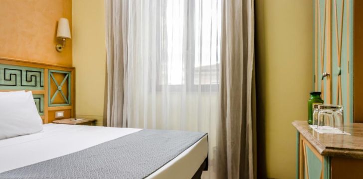 Viešbutis EXE DOMUS AUREA įsikūręs Italija. 