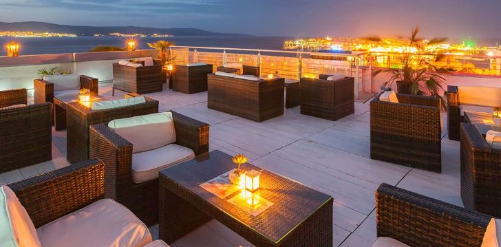 Viešbutis SOL MARINA PALACE įsikūręs .