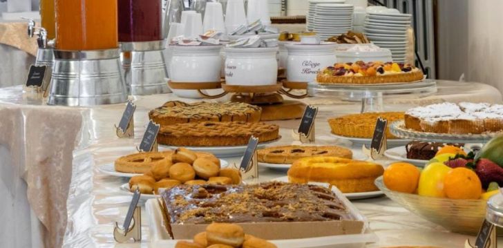 Viešbutis HOTEL ESEDRA įsikūręs Italija.