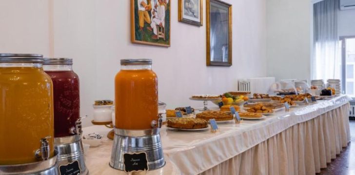 Viešbutis HOTEL ESEDRA įsikūręs Italija.