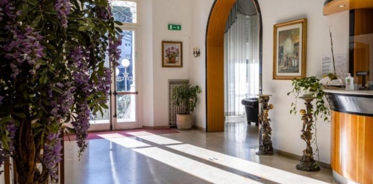 Viešbutis HOTEL ESEDRA įsikūręs Italija. 