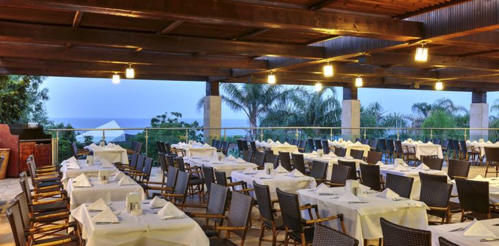 Viešbutis SUNIS KUMKOY BEACH RESORT HOTEL & SPA įsikūręs Turkija. 