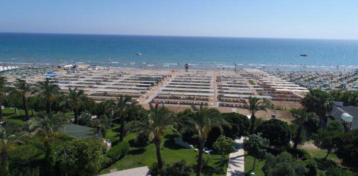 Viešbutis SUNIS KUMKOY BEACH RESORT HOTEL & SPA įsikūręs Turkija.