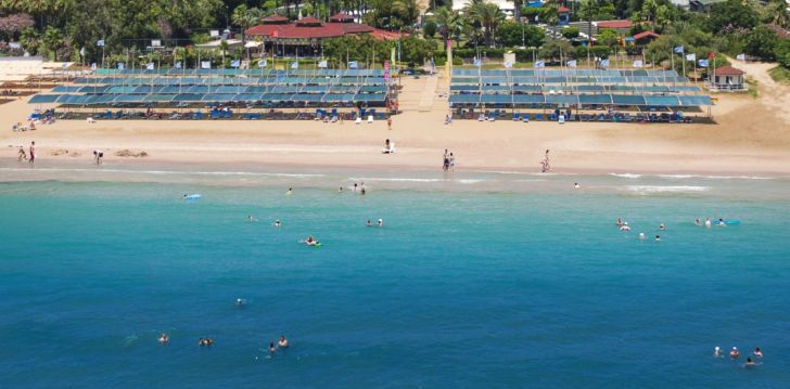 Apsistokite TERRACE BEACH RESORT HOTEL viešbutyje už gerą kainą.