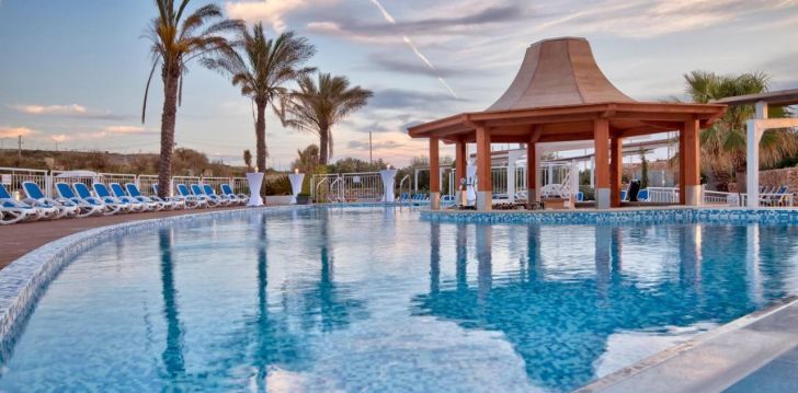 Viešbutis DB SEABANK RESORT & SPA įsikūręs Malta.