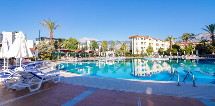 Geras kainos ir kokybės santykis atostogoms - viešbutis QUEENS PARK LE JARDIN RESORT