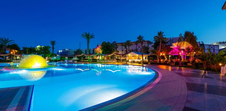 Planuoji kelionę į Turkija? apsistokite 5 viešbutyje QUEENS PARK LE JARDIN RESORT. 