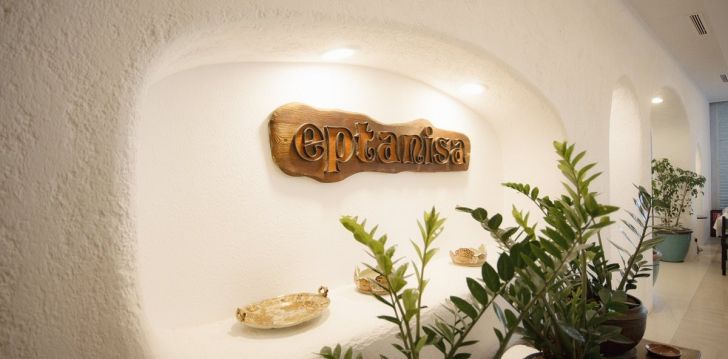 nepraleisk progos pailsėti už gerą kainą - viešbutyje CORFU HOLIDAY PALACE