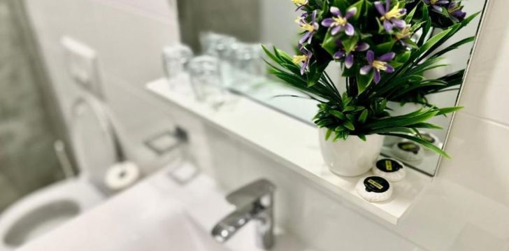 Viešbutis HOTEL DEL MEDIO įsikūręs Juodkalnija. 