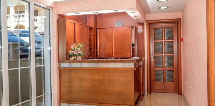 Tavo atostogos prasideda viešbutyje VILLA ANTIVARI