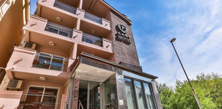 Apsistokite HOTEL PREMIER viešbutyje už gerą kainą.