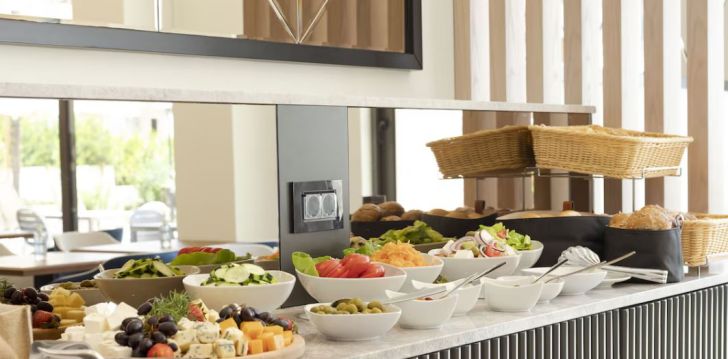 Atostogos Juodkalnija – apsistokite viešbutyje HOTEL MOMENTUM BY AYCON