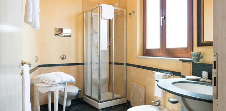 Viešbutis HOTEL VECCHIO BORGO įsikūręs Italija.