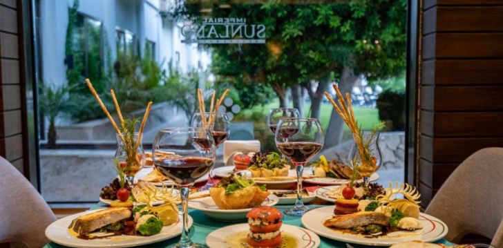 Tavęs laukia poilsis Turkija įsikūrusiame SUNLAND RESORT HOTEL