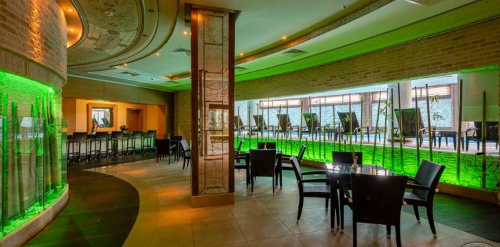 Apsistokite SUNLAND RESORT HOTEL viešbutyje už gerą kainą.