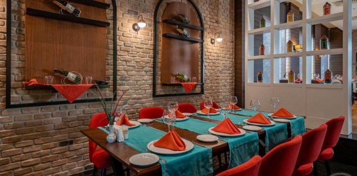 Apsistokite SUNLAND RESORT HOTEL viešbutyje už gerą kainą. 