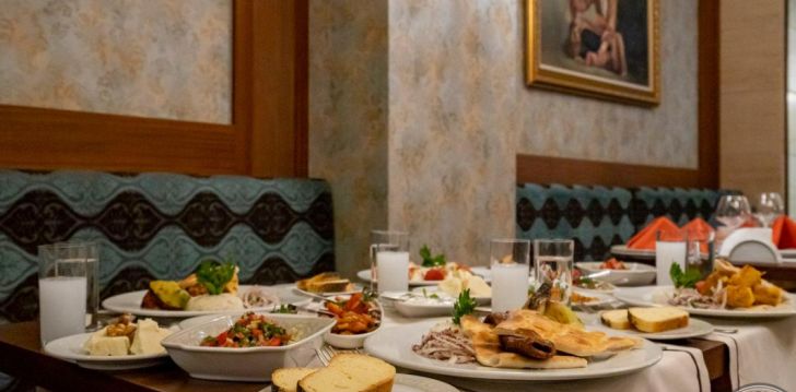 Apsistokite SUNLAND RESORT HOTEL viešbutyje už gerą kainą.