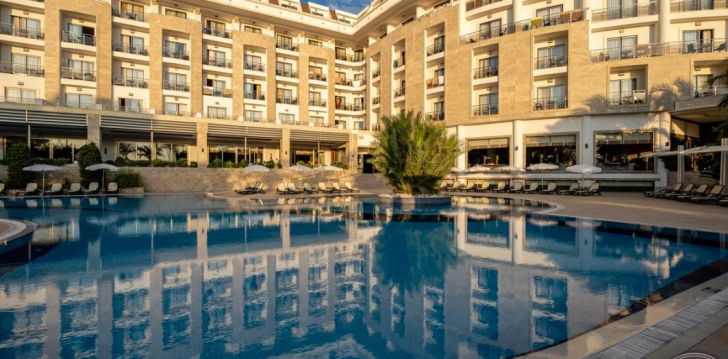 Patogus viešbutis jūsų kelionei – 5* SUNLAND RESORT HOTEL