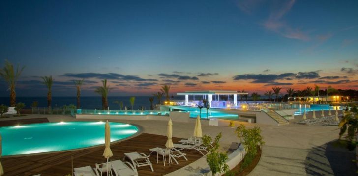 KING EVELTHON BEACH HOTEL & RESORT - klientų vertinamas, kaip geras kainos ir kokybės santykis.