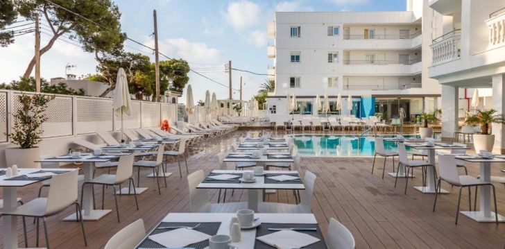 Planuoji kelionę į Ispanija? apsistokite 4 viešbutyje TRITON BEACH. 