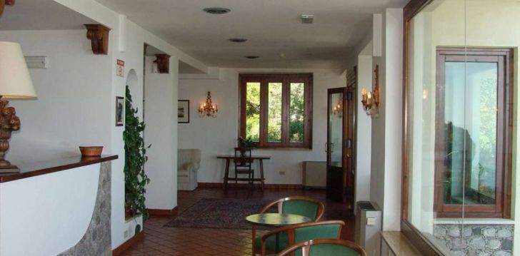 Viešbutis BAY PALACE įsikūręs Italija.