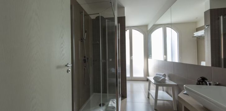 Apsistokite AIRONE CITY HOTEL viešbutyje už gerą kainą. 