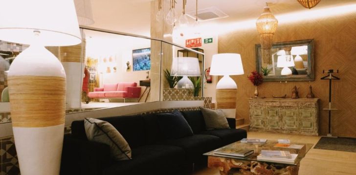 Apsistokite APARTAMENTOS BUENDIA SUITES - TORREMOLINOS CENTRO viešbutyje už gerą kainą.
