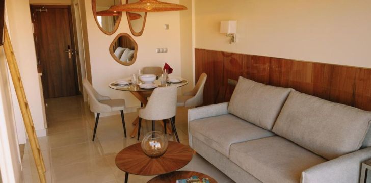 Apsistokite APARTAMENTOS BUENDIA SUITES - TORREMOLINOS CENTRO viešbutyje už gerą kainą. 