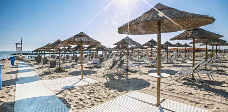 Rinkitės viešbutį SEA LION HOTEL kelionei į Italija