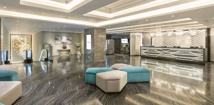 Apsistokite SILKA TSUEN WAN HOTEL viešbutyje už gerą kainą.