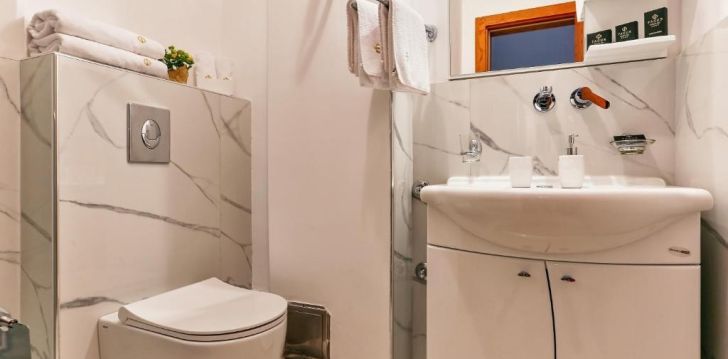 Planuoji kelionę į Juodkalnija? apsistokite 3 viešbutyje DVOR KORNIC. 