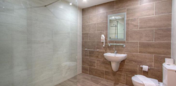 Viešbutis CERVIOLA HOTEL įsikūręs Malta. 