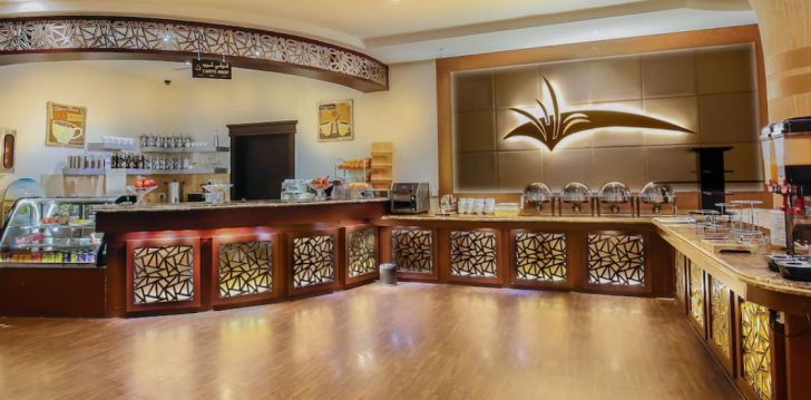 Apsistokite REST NIGHT HOTEL SUITES AL HAMRA viešbutyje už gerą kainą.