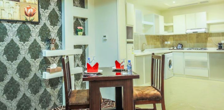 Jaukus viešbutis REST NIGHT HOTEL SUITES AL HAMRA, jūsų atostogoms