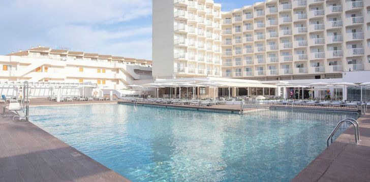 Apsistokite BQ HOTEL DELFIN AZUL viešbutyje už gerą kainą.