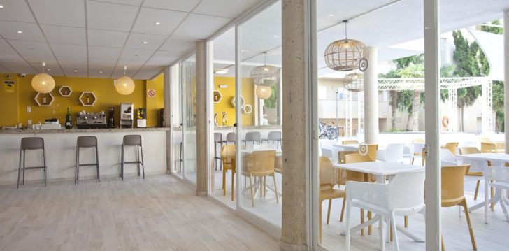 Viešbutis BJ PLAYAMAR HOTEL & APARTMENTS įsikūręs Ispanija.