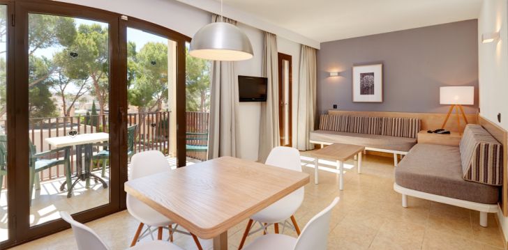 Apsistokite PROTUR FLORIANA RESORT APARTHOTEL viešbutyje už gerą kainą.